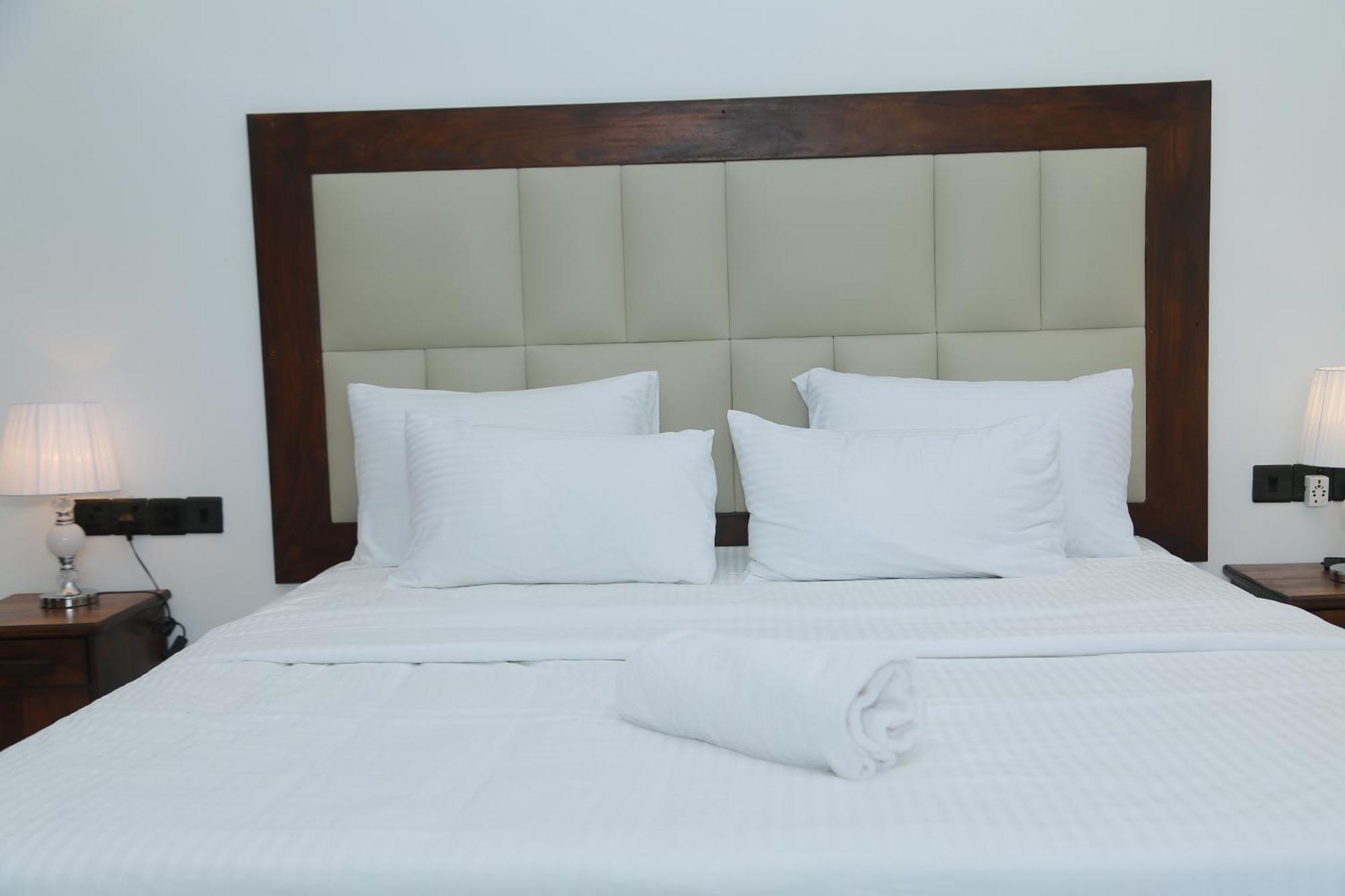 Mzion Hotel Weligama Bagian luar foto
