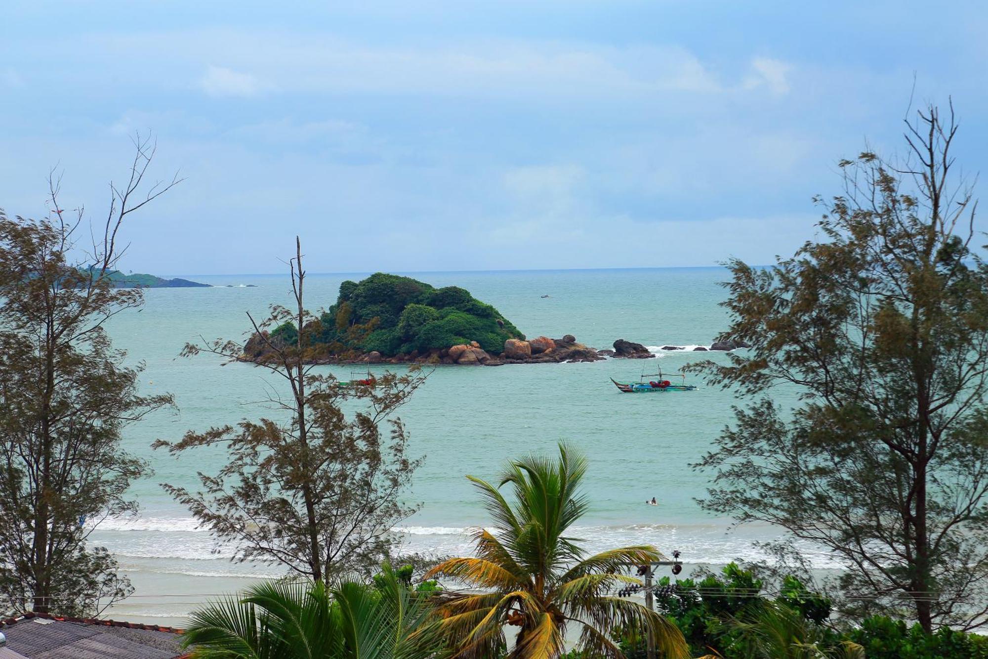 Mzion Hotel Weligama Bagian luar foto