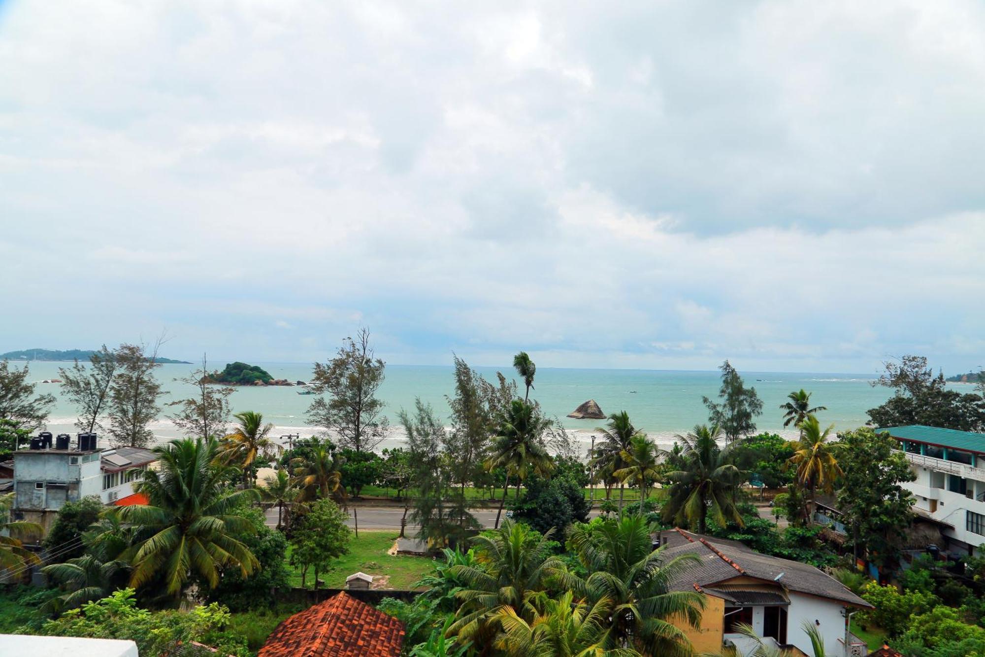 Mzion Hotel Weligama Bagian luar foto