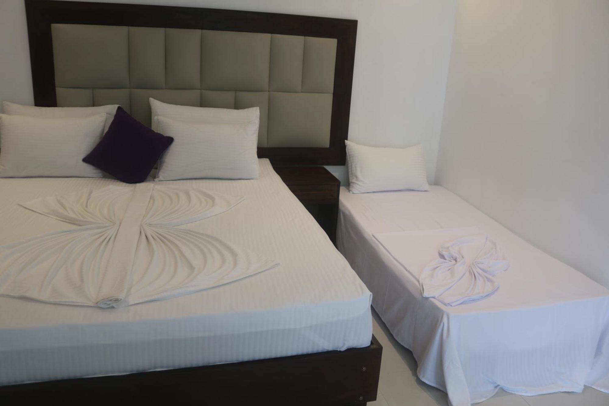 Mzion Hotel Weligama Bagian luar foto
