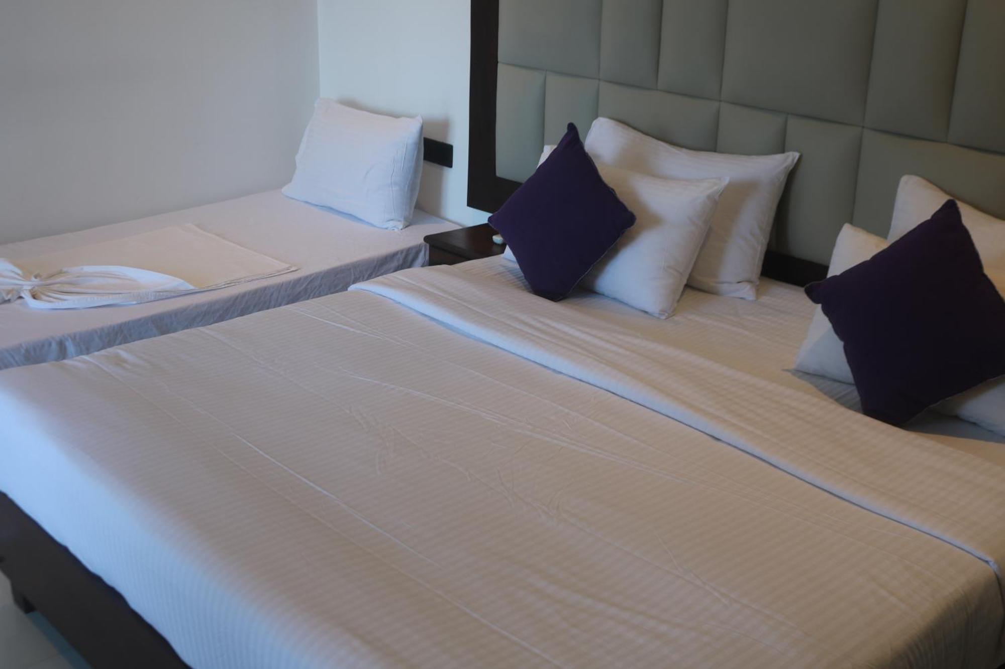 Mzion Hotel Weligama Bagian luar foto