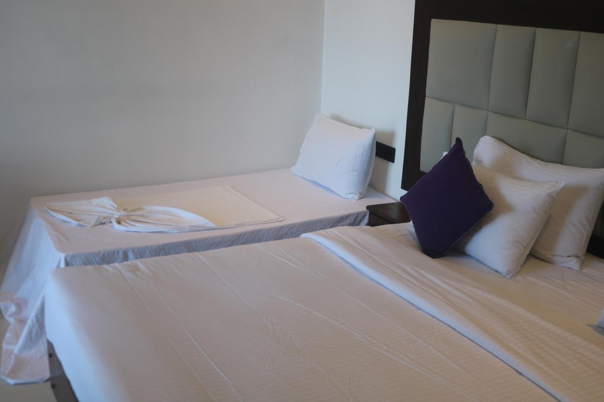 Mzion Hotel Weligama Bagian luar foto