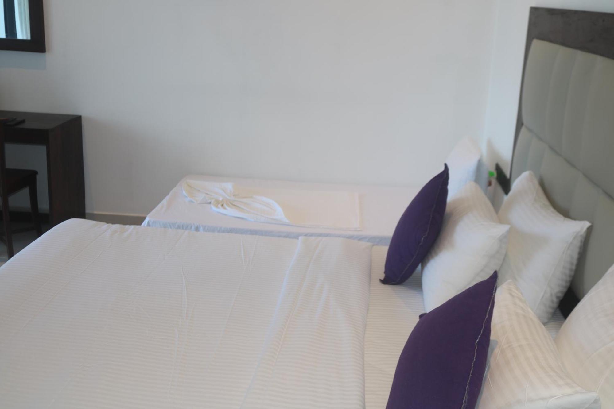 Mzion Hotel Weligama Bagian luar foto