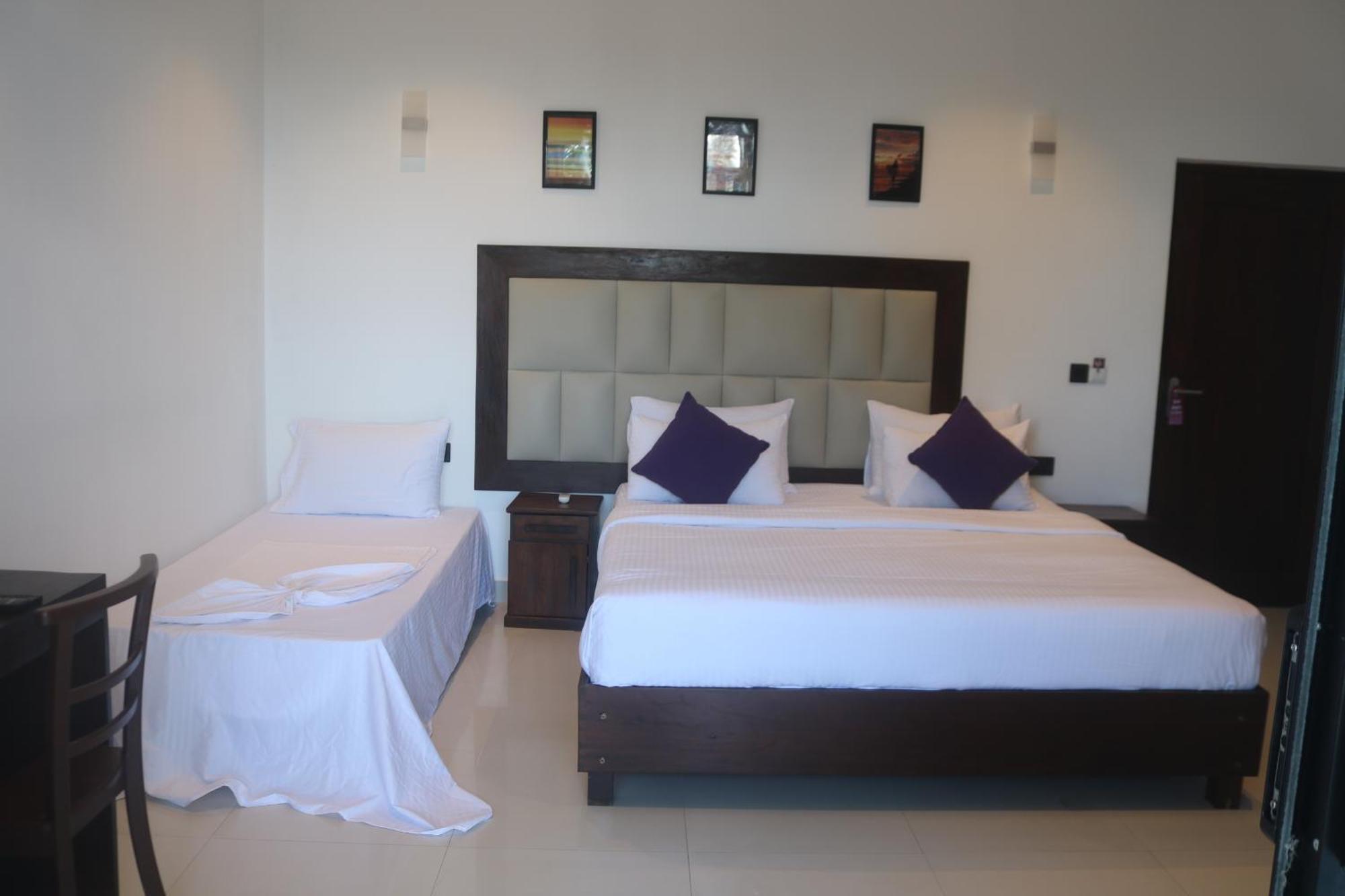Mzion Hotel Weligama Bagian luar foto