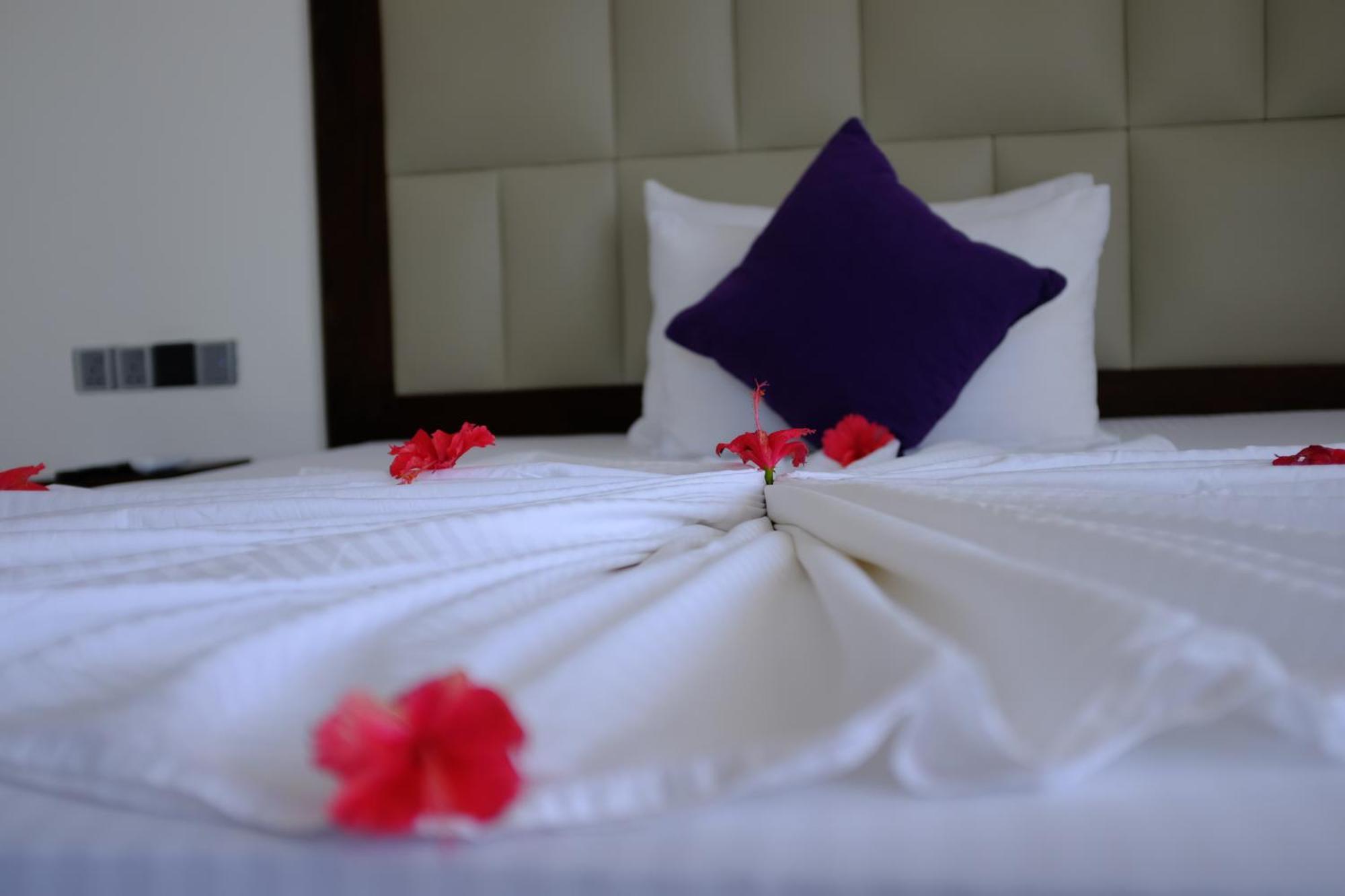 Mzion Hotel Weligama Bagian luar foto