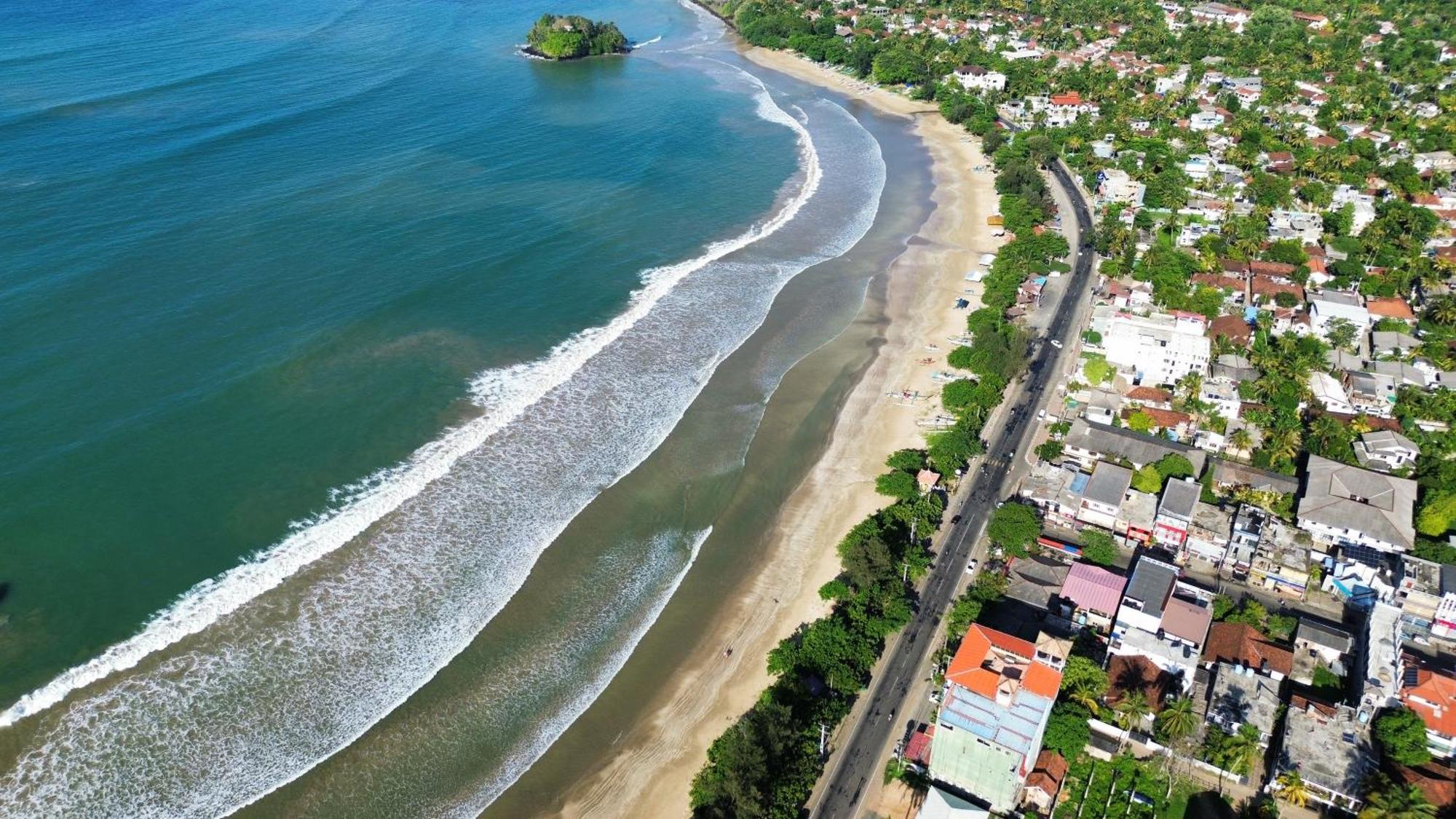 Mzion Hotel Weligama Bagian luar foto