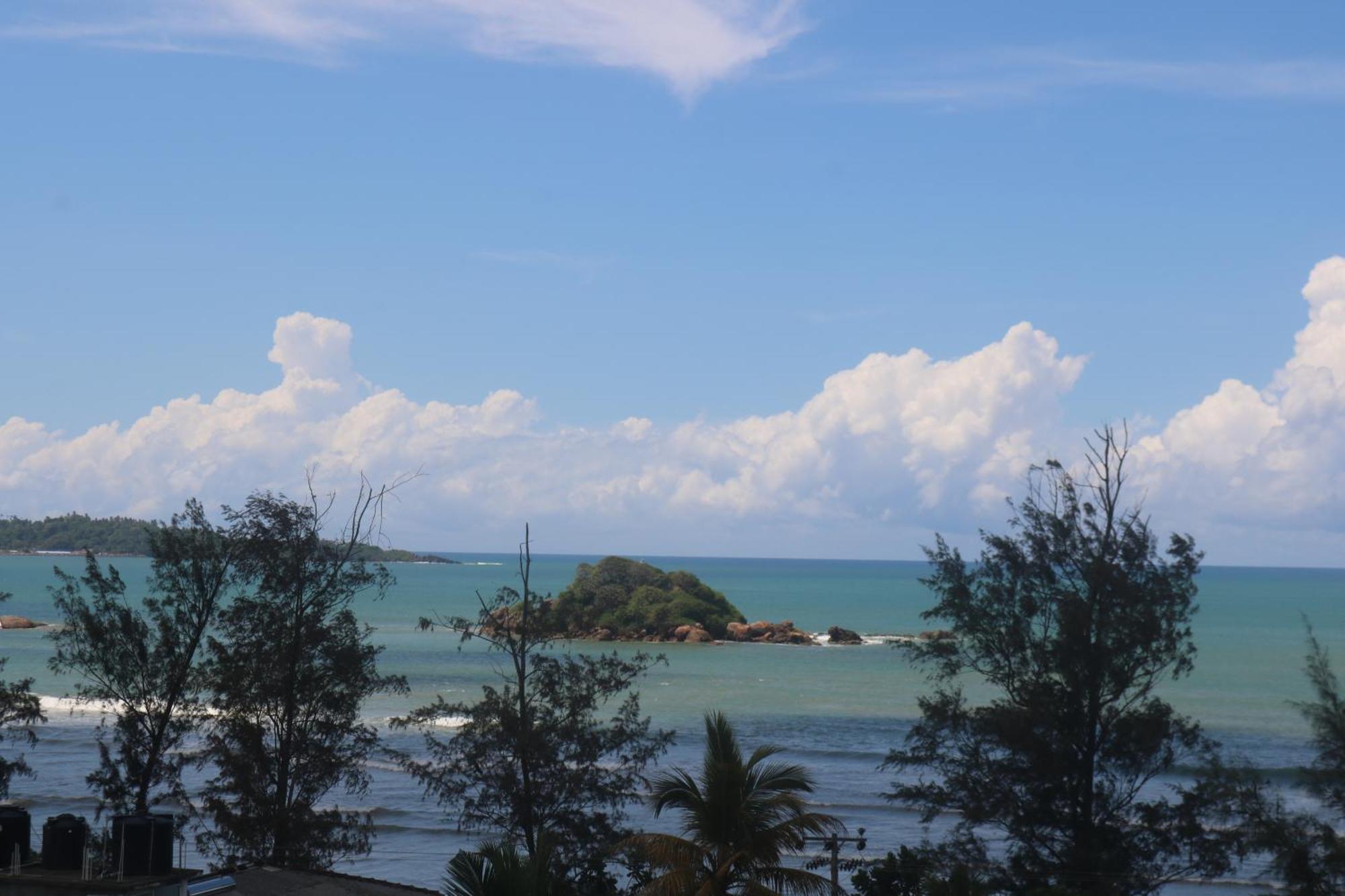 Mzion Hotel Weligama Bagian luar foto